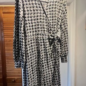 Worthington Black and White Houndstooth knee lenght Sleeve Dress